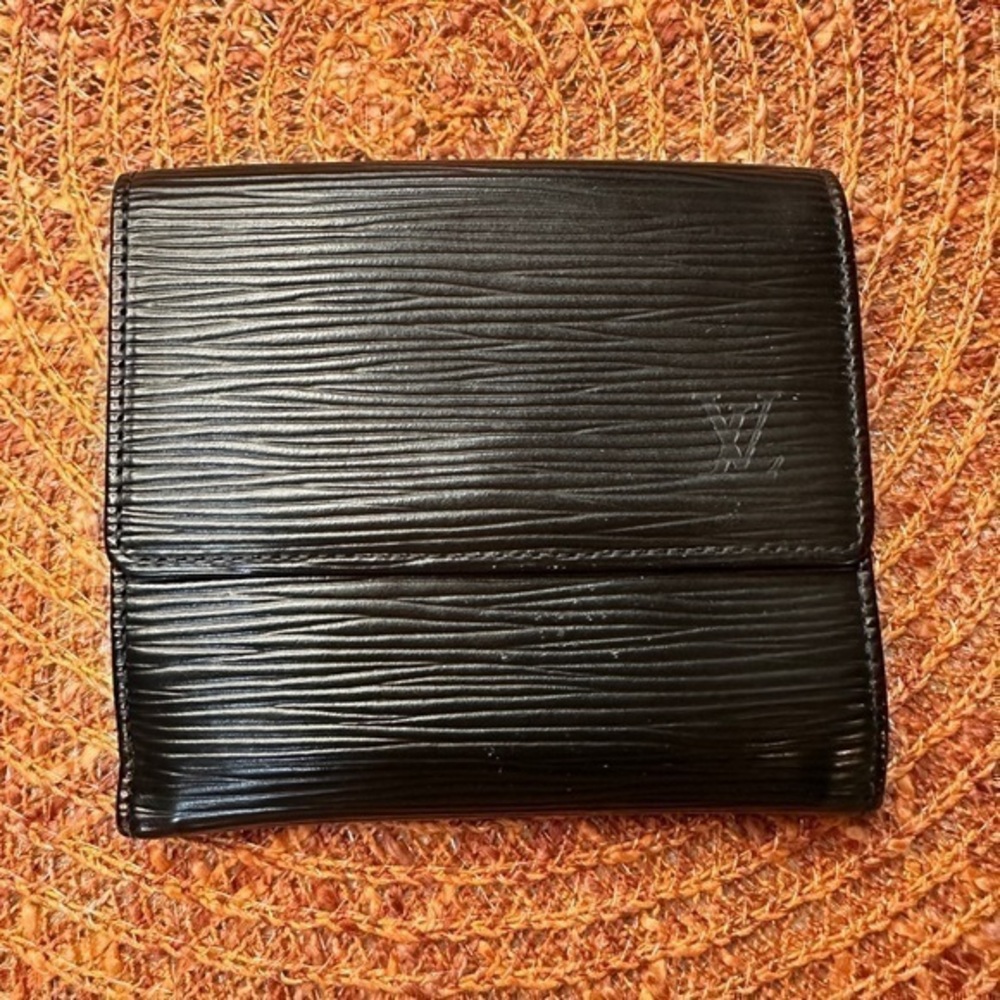 Louis Vuitton Malletier Epi Leather Elise Wallet. Black